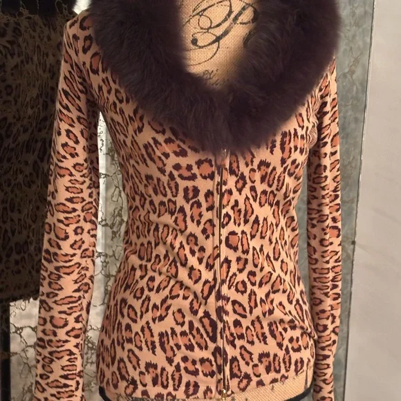 Cache Leopard Print Top with Faux Fur Collar - Picture 3 of 10